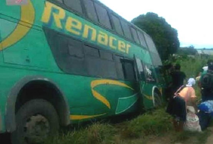 Embarrancamiento de un bus deja cinco muertos y 38 heridos en Cochabamba