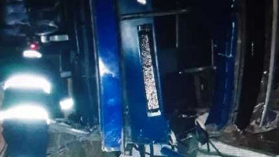 Accidente de bus deja cuatro muertos en la carretera Cochabamba-Oruro