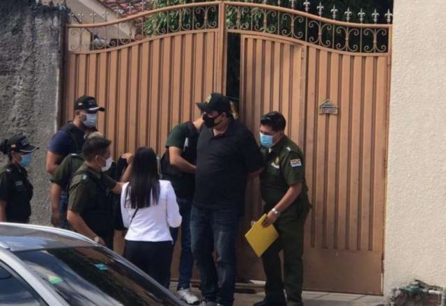 Aprehenden a juez de Santa Cruz acusado de agredir a su esposa