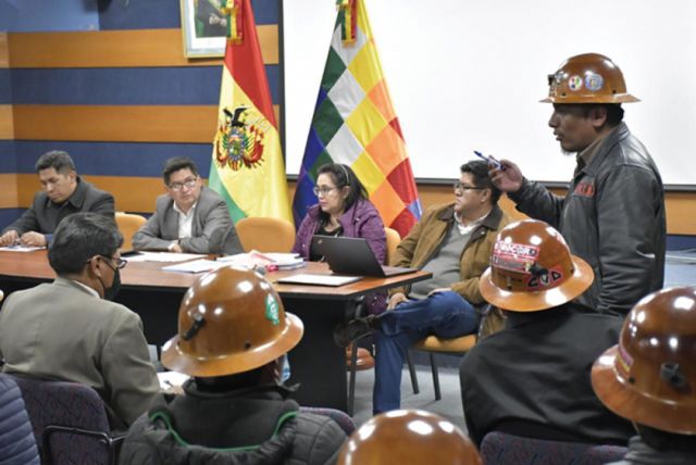 Gobierno y mineros en la mesa de diálogo