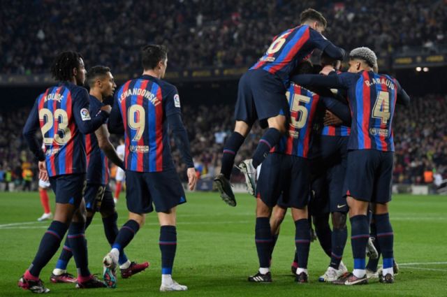 El Barcelona no falla ante el Sevilla y se distancia del Real Madrid