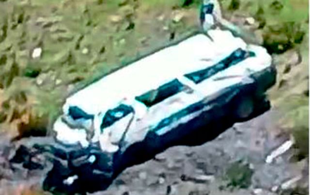 Un muerto y seis heridos al embarrancarse un minibús en la Cumbre de La Paz