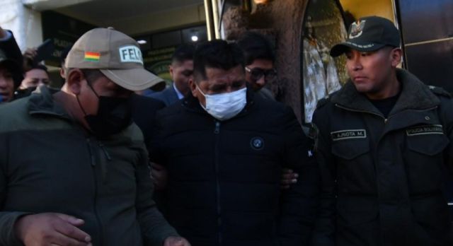 Exministro comparece ante la justicia y sacan a periodistas de la ...