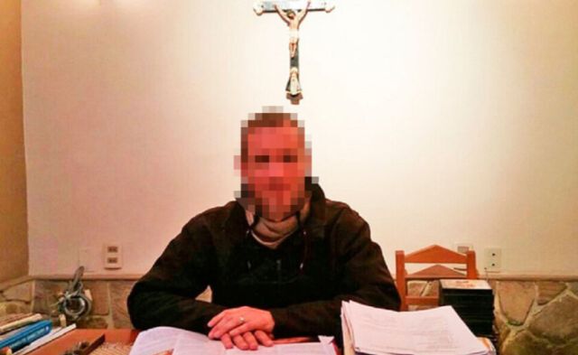 Salió del país un sacerdote acusado de abuso sexual, reporta la Policía