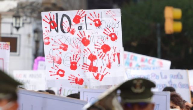 Denuncian abusos sexuales en un colegio particular de Santa Cruz