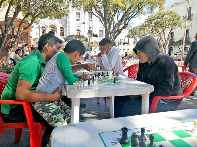 Clases de ajedrez gratis en la plaza 25 de Mayo