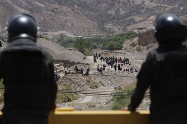 Policía interviene con gases el punto de bloqueo en Parotani; reportan ...