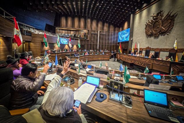 Diferimiento de créditos: Remiten proyecto de ley a una comisión y ...