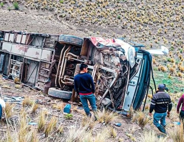 Ocho fallecidos tras el choque de un bus y un minibús en la ruta ...