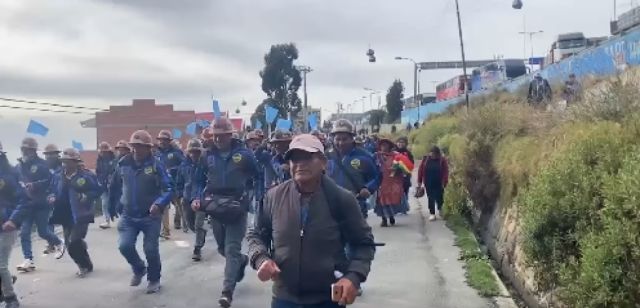 La Paz: Cooperativistas mineros inician marcha nacional contra Decreto 5503