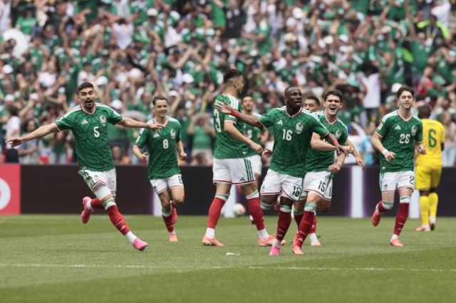 México se impone a Sudáfrica en el inicio de la Copa del Mundo