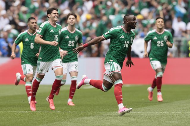 México rompe la maldición y gana por primera vez un partido inaugural de la Copa del Mundo