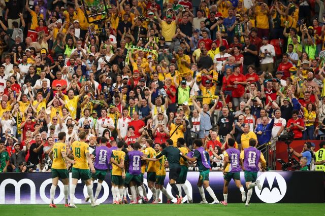 Australia propina dos golpes letales a Turquía para comenzar el Mundial con triunfo
