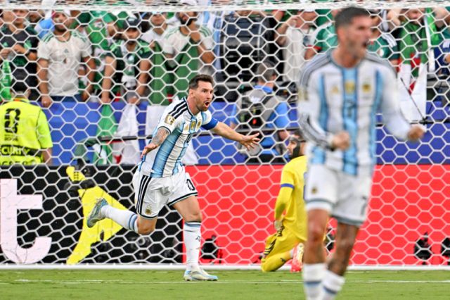Un Messi espectacular rompe marcas mundiales