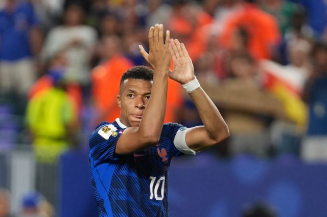Mbappé: “No me fijo en lo que hace Messi”