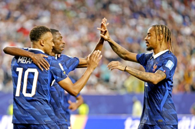 Francia y Noruega, con dobletes de Mbappé y Haaland, avanzan de fase