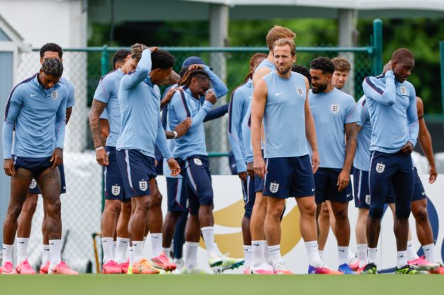 Inglaterra se mide ante Ghana para reivindicar su condición de favorita