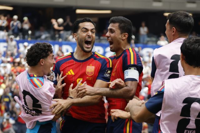 España clasifica a semis con un gol de Merino en el minuto 88 y se cita con Francia