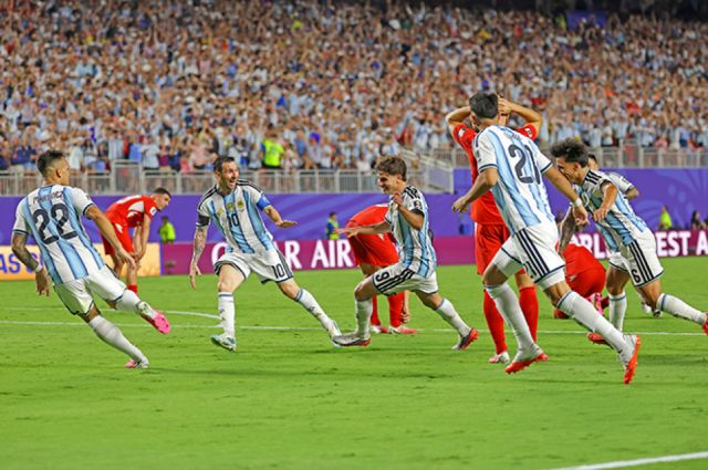 Argentina no brilla, pero cumple