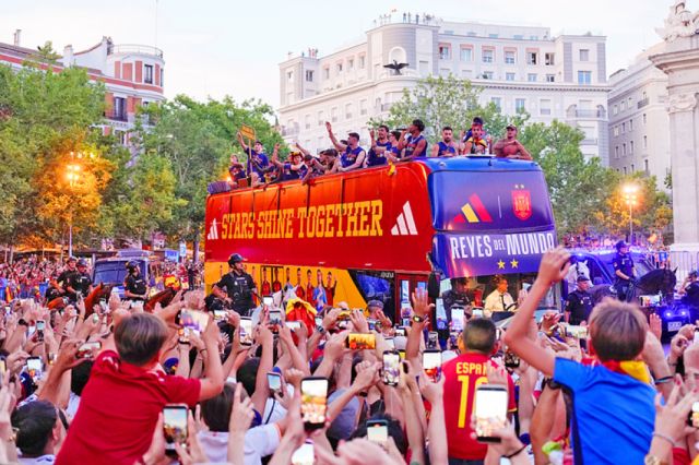 Una marea roja de festejo