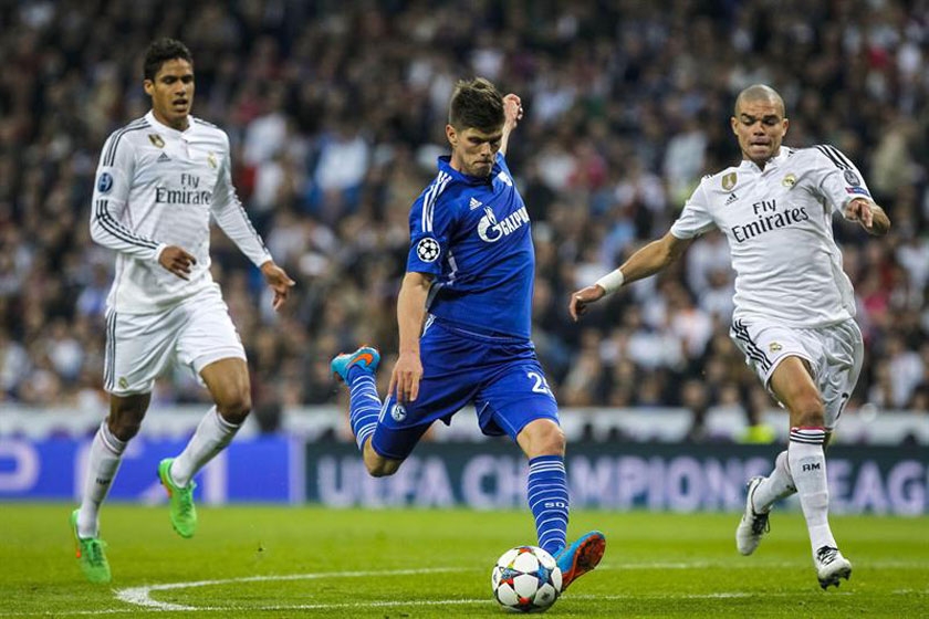 El holandés Klaas-Jan Huntelaar de Schalke fue la figura del partido, marcó dos goles para el equipo alemán