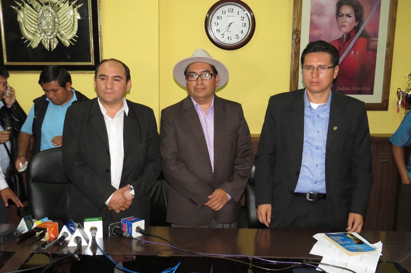 PRESIDENTE. En sala plena, tres consejeros eleigieron al consejero Freddy Sanabria (centro) como nuevo presidente