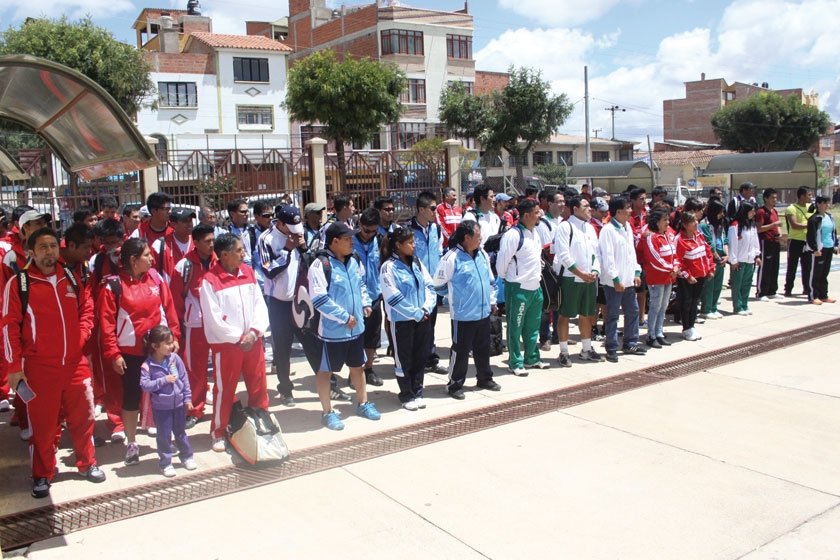 Delegaciones de seis departamentos participan en los campeonatos de raquetbol en el complejo del estadio Patria