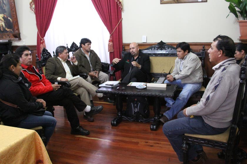 Humberto Encinas (centro) explicó sobre el proyecto del velódromo que pretende encarar la empresa Petra