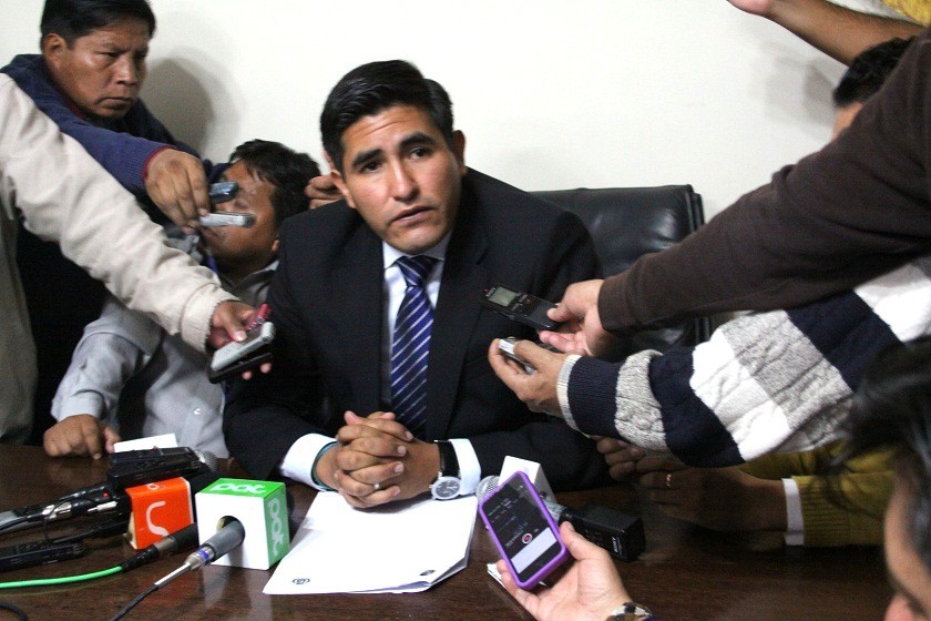 El fiscal de Distrito, Roberto Ramírez, anunció la imputación contra el agresor. Foto: CORREO DEL SUR