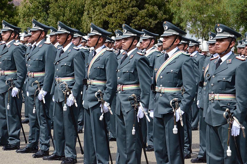 Los cadetes del colegio Militar del Ejército durante los actos por su aniversario de reapertura. FOTO: ABI