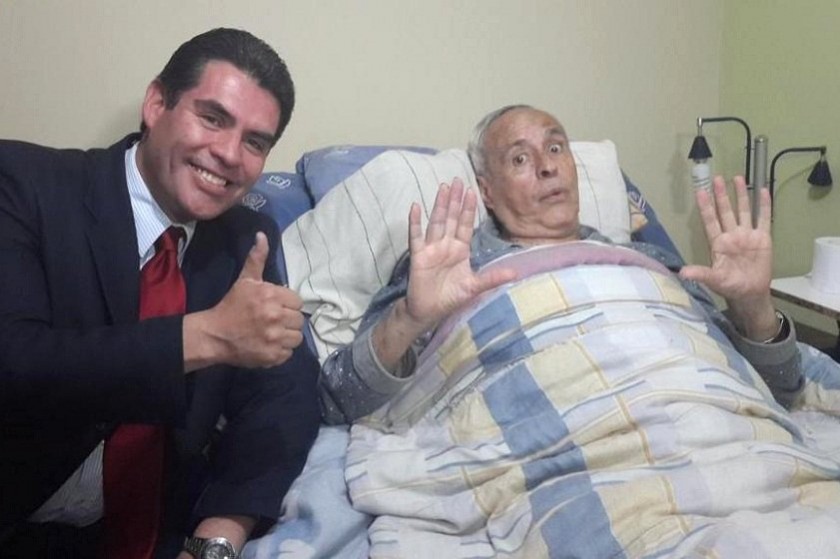El humorista David Santalla se recupera en su domicilio. Foto: Gentileza/John Arandia