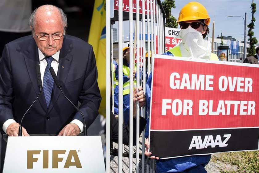 El presidente Joseph Blatter interviene en el Congreso anual de la FIFA; al lado, parte de las protestas