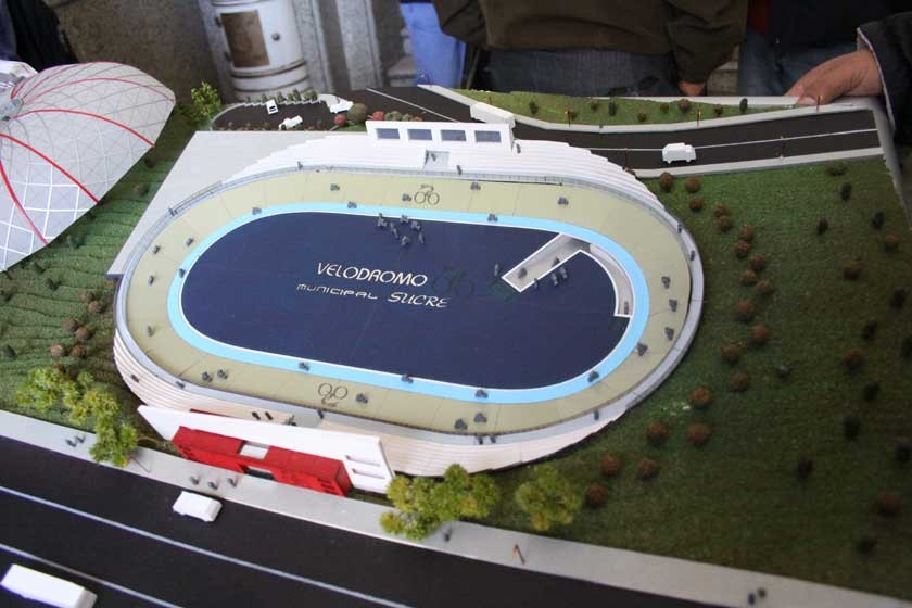La maqueta del velódromo que se construirá en el Distrito 4 de Sucre fue presentada ayer, en la Alcaldía.