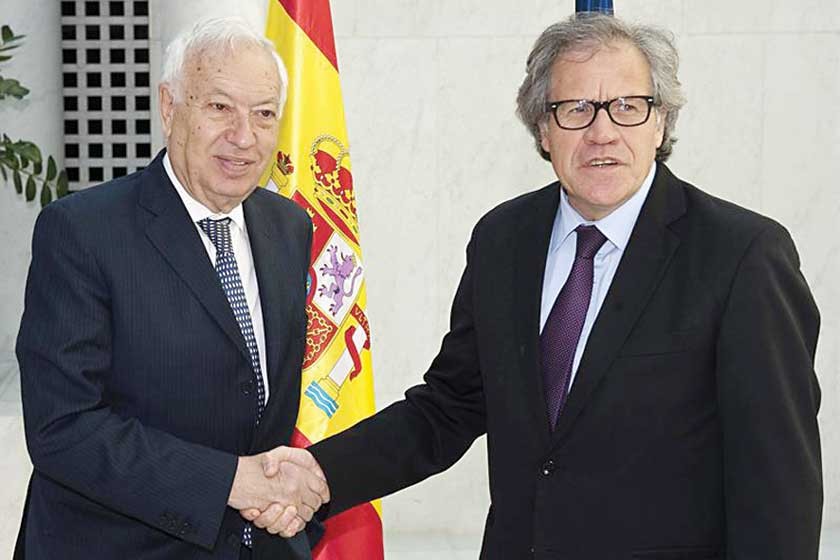 DESAFÍO. El secretario general de la OEA, Luis Almagro (d), se propone relanzar el organismo subregional.
