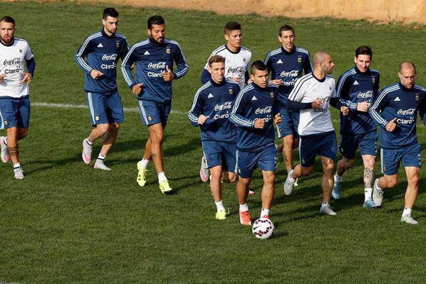El conjunto argentino trabajó ayer en el complejo de Everton de Viña del Mar con la mente puesta en Paraguay.