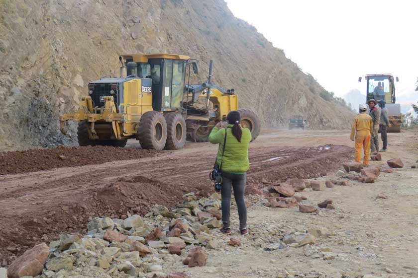 CONSTRUCCIÓN. La empresa trabaja en el colocado de la capa base y sub base en los últimos seis kilómetros
