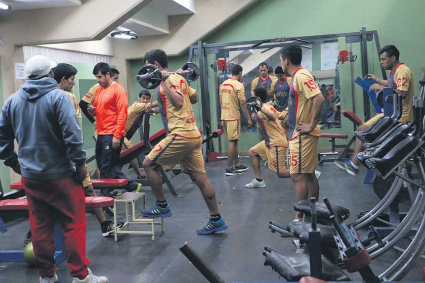 El plantel estudiantil participó en una sesión de gimnasio en el inicio de la tercera semana de pretemporada.