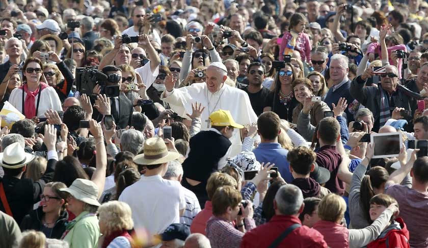 Papa se centra en la familia; el país lo espera