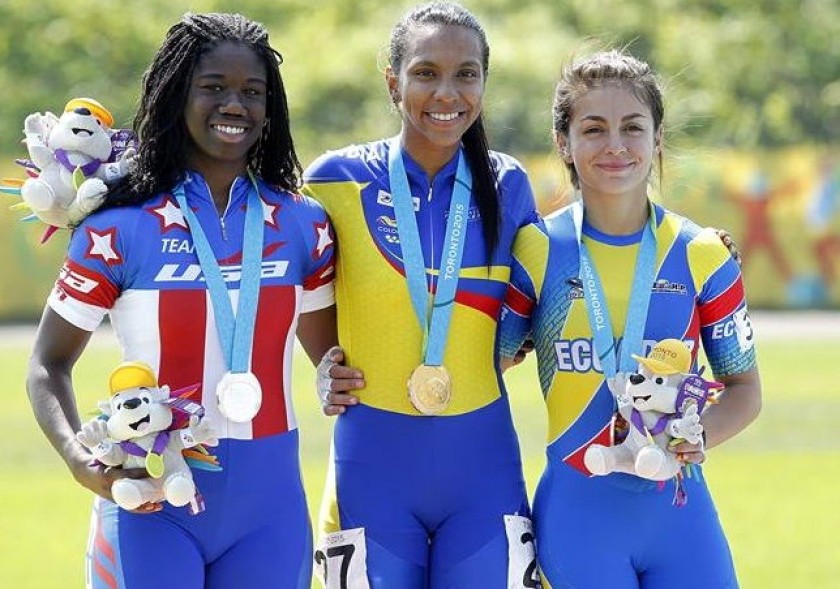 Las patinadoras de EEUU, Erin Jackson (plata), de Colombia Helen Montoya (oro) y de Ecuador, Ingrid Factos. EFE