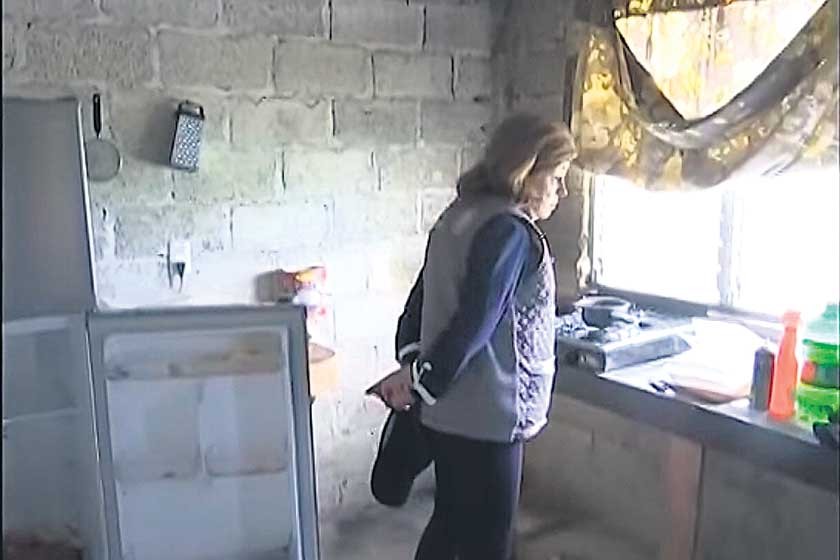 GOLPE. Fotogragía de la procuradora general de México, Arely Gómez, inspeccionando la casa por donde se fugó "El Chapo".