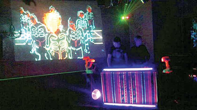EXPOSICIÓN. Los artistas crean los espacios para mostrar su trabajo a pesar de los estigmas que se crean alrededor de el