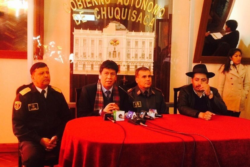 Autotidades militares y políticas anunciaron la confirmación de la Parada Militar en Sucre. Foto: CORREO DEL SUR