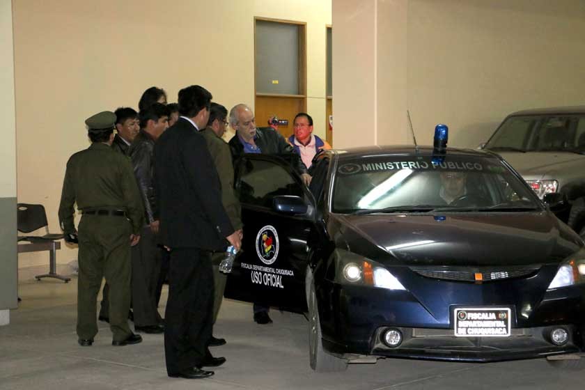 Tras nueve horas de audiencia, el presidente de la FBF, Carlos Chávez, fue trasladado a las celdas de la FELCC
