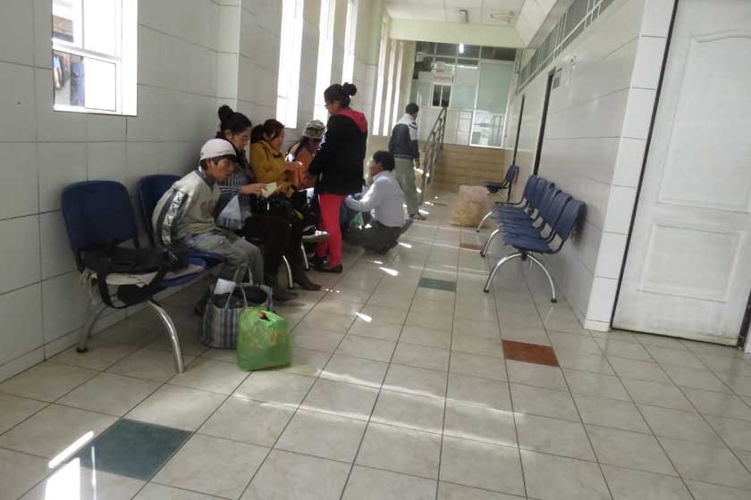 SERVICIO. La unidad de Emergencias del nosocomio donde fue atendida una mujer cuyo caso genera dudas en su familia.