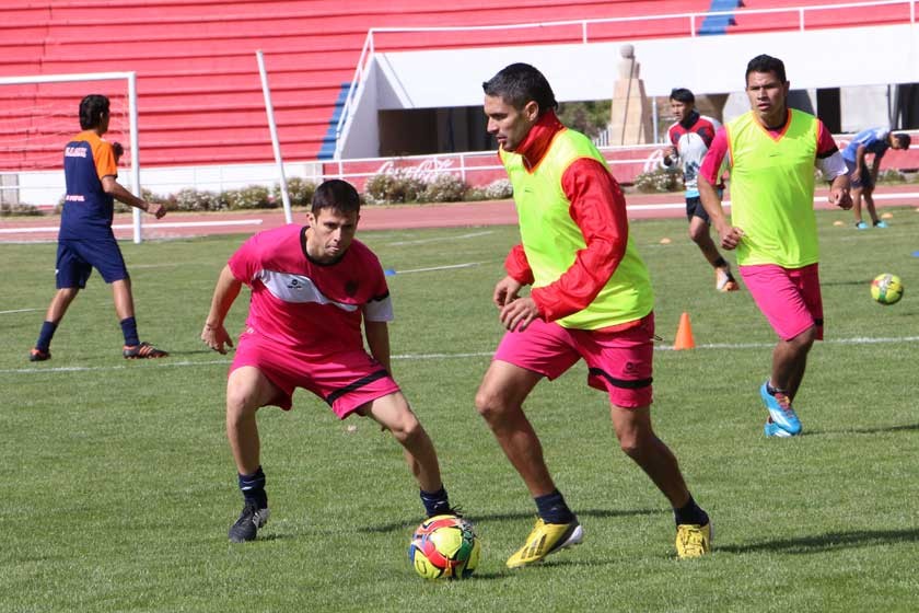 El plantel estudiantil jugará un partido de preparación entre equipos A y B hoy, en el estadio Patria.