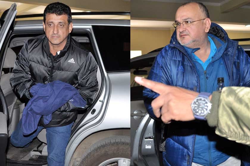 El momento en el que Jorge Justiniano (i) y Pedro Zambrano llegaron al garaje del Tribunal Departamental de Justicia.