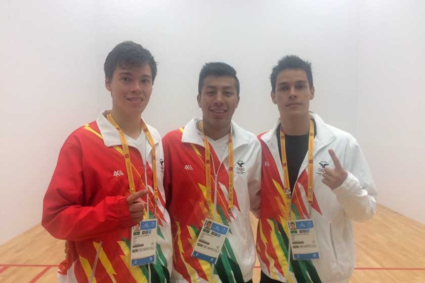 El equipo de Bolivia qe ayer cosechó la tercera medalla: Carlos Keller (i), Conrrado Moscoso (c) y Roland Keller
