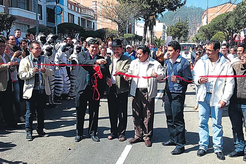Autoridades departamentales y locales participaron de la inauguración del recapado de avenidas Jaime y Germán Mendoza