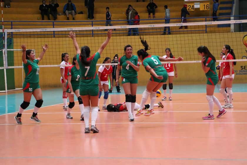Chuquisaca cayó con La Paz, y Cochabamba venció a Santa Cruz; las tres selecciones irán hoy por la corona.