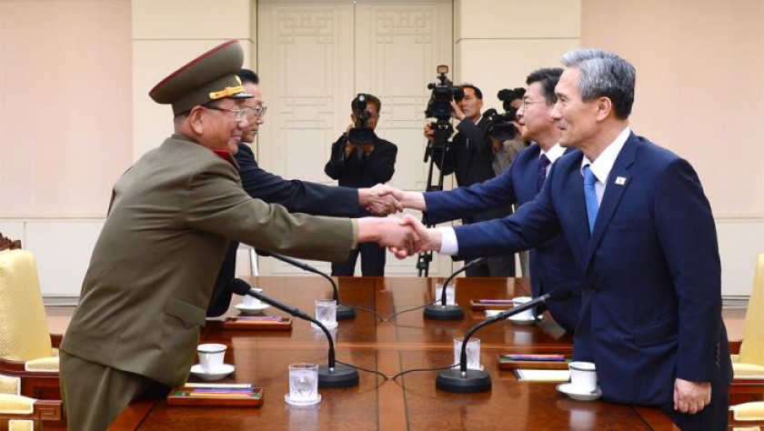 Representantes de Corea del Norte y Corea del Sur. FOTO: Ministerio para la Unificación de Corea del Sur